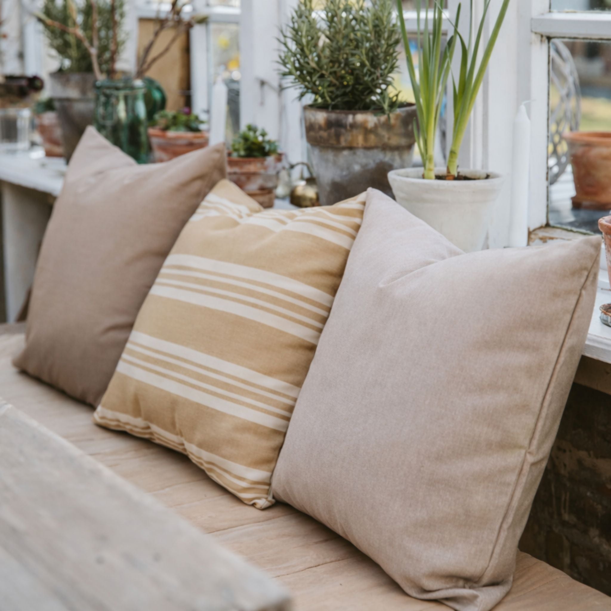 Outdoor-Kissen 50x50 - Beige gestreift