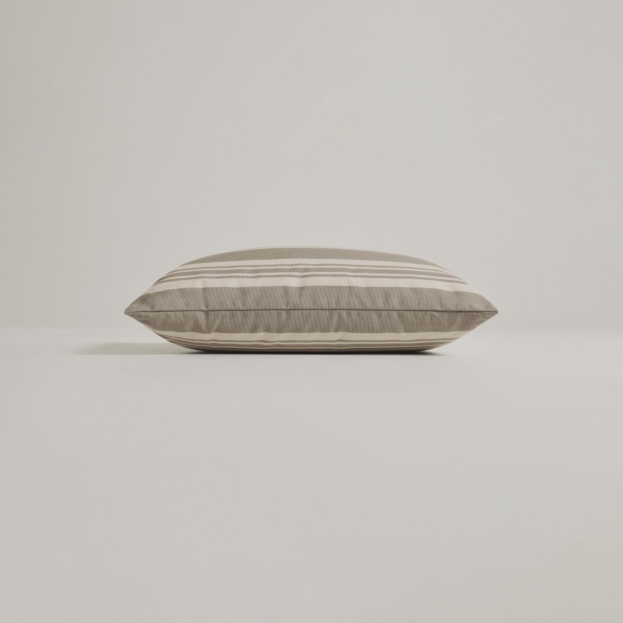Outdoor-Kissen 40x60 - Grau gestreift