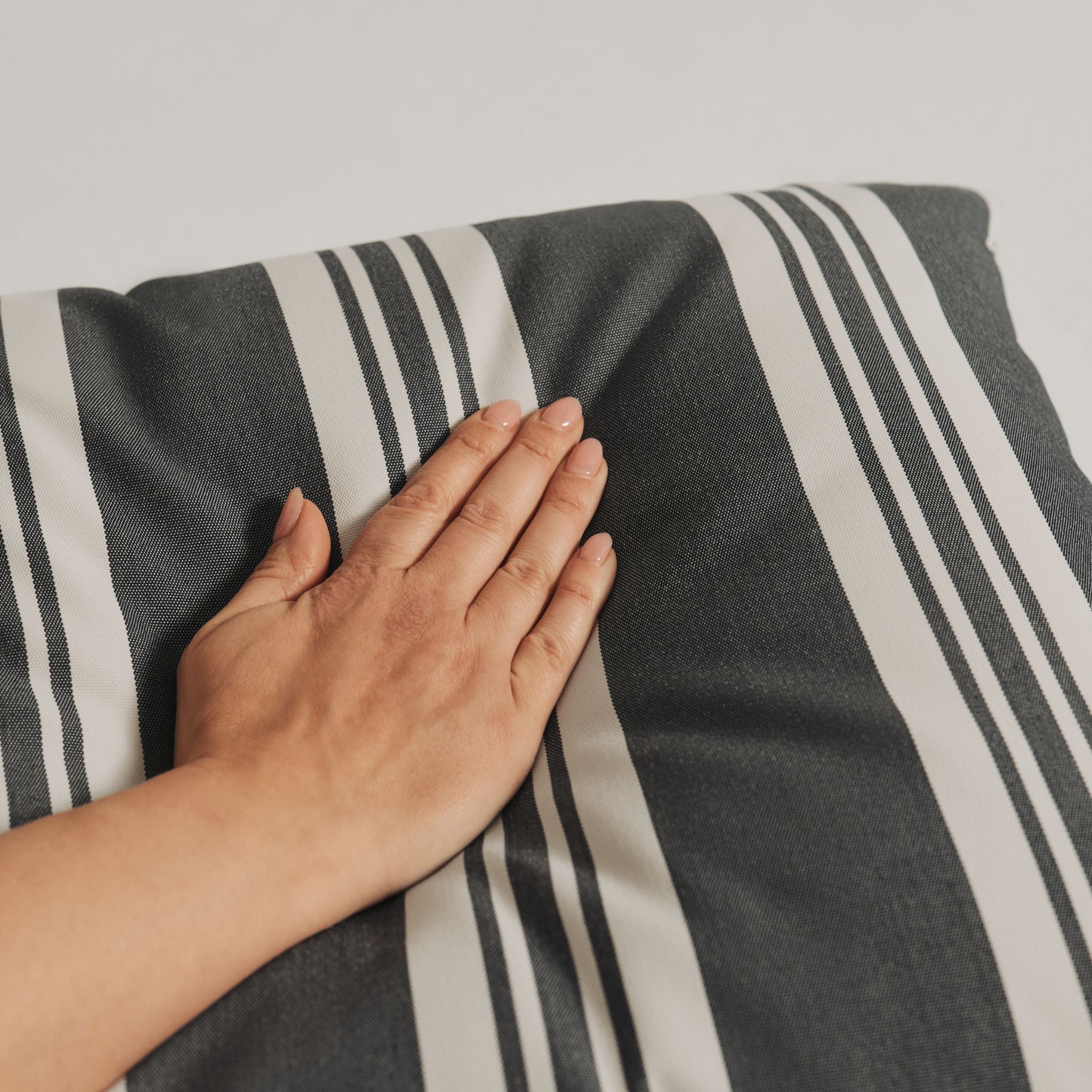 Outdoor-Kissen 50x50 - Navy gestreift