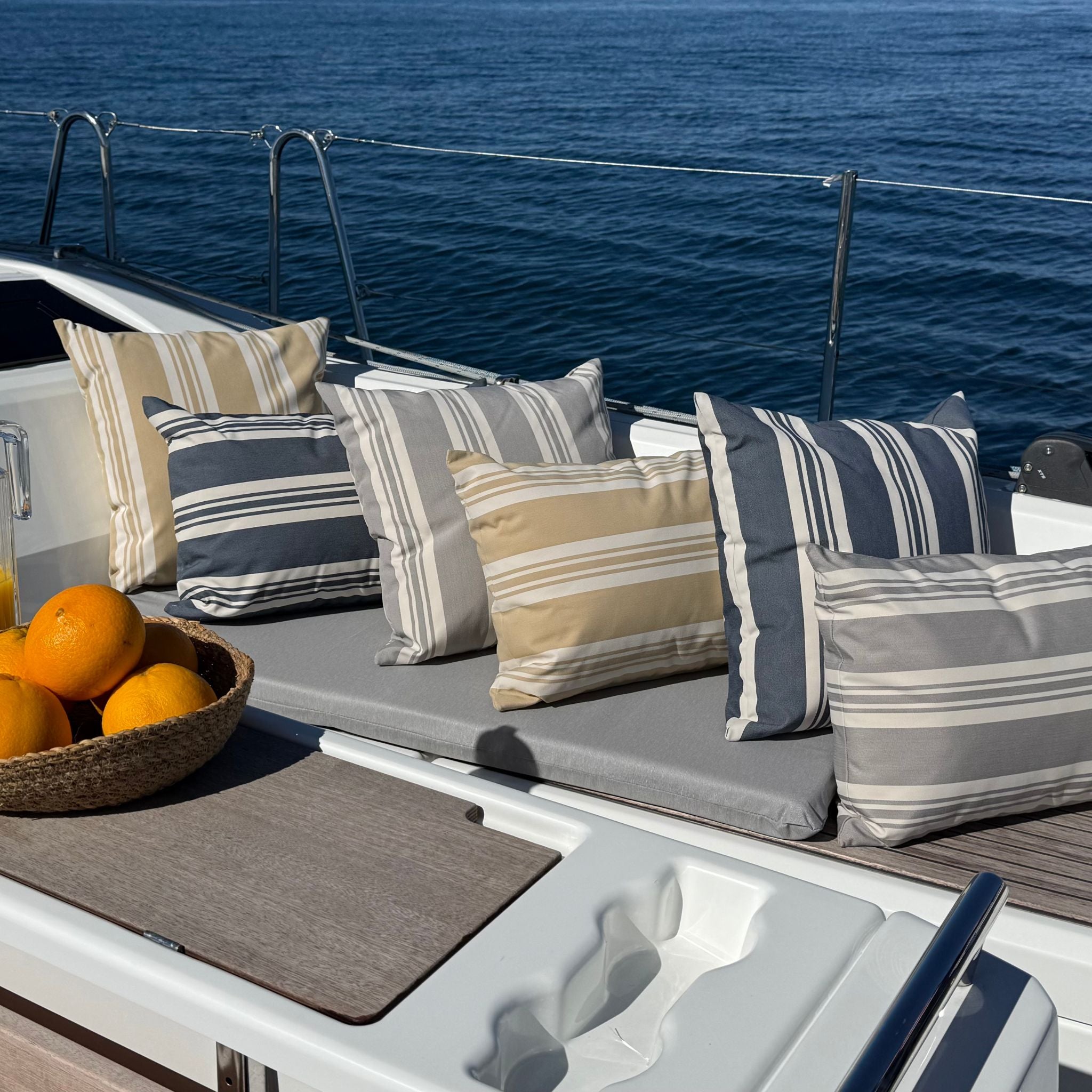 Outdoor-Kissen 50x50 - Beige gestreift