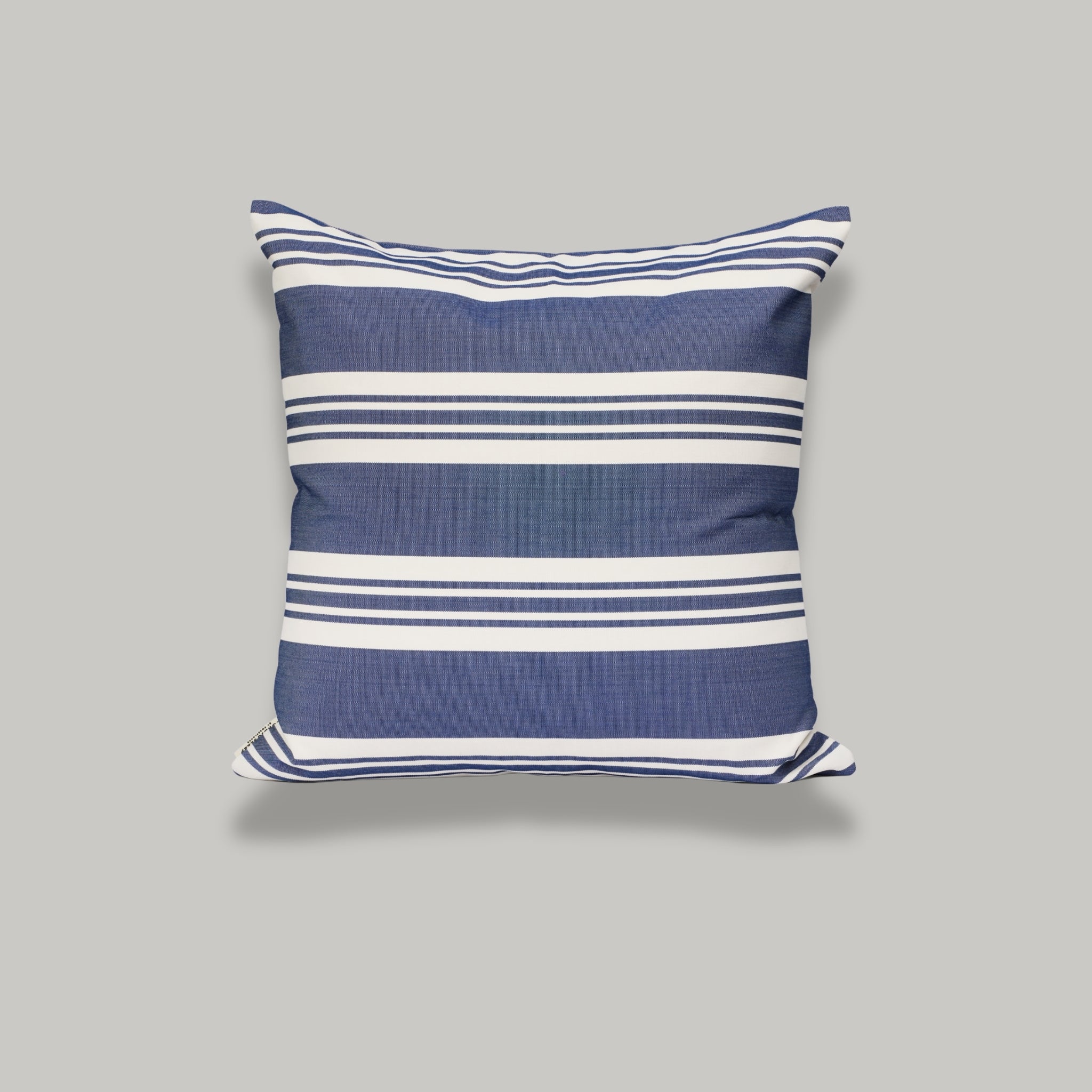 Outdoor-Kissen 50x50 - Blau gestreift (Auslaufende Farbe)