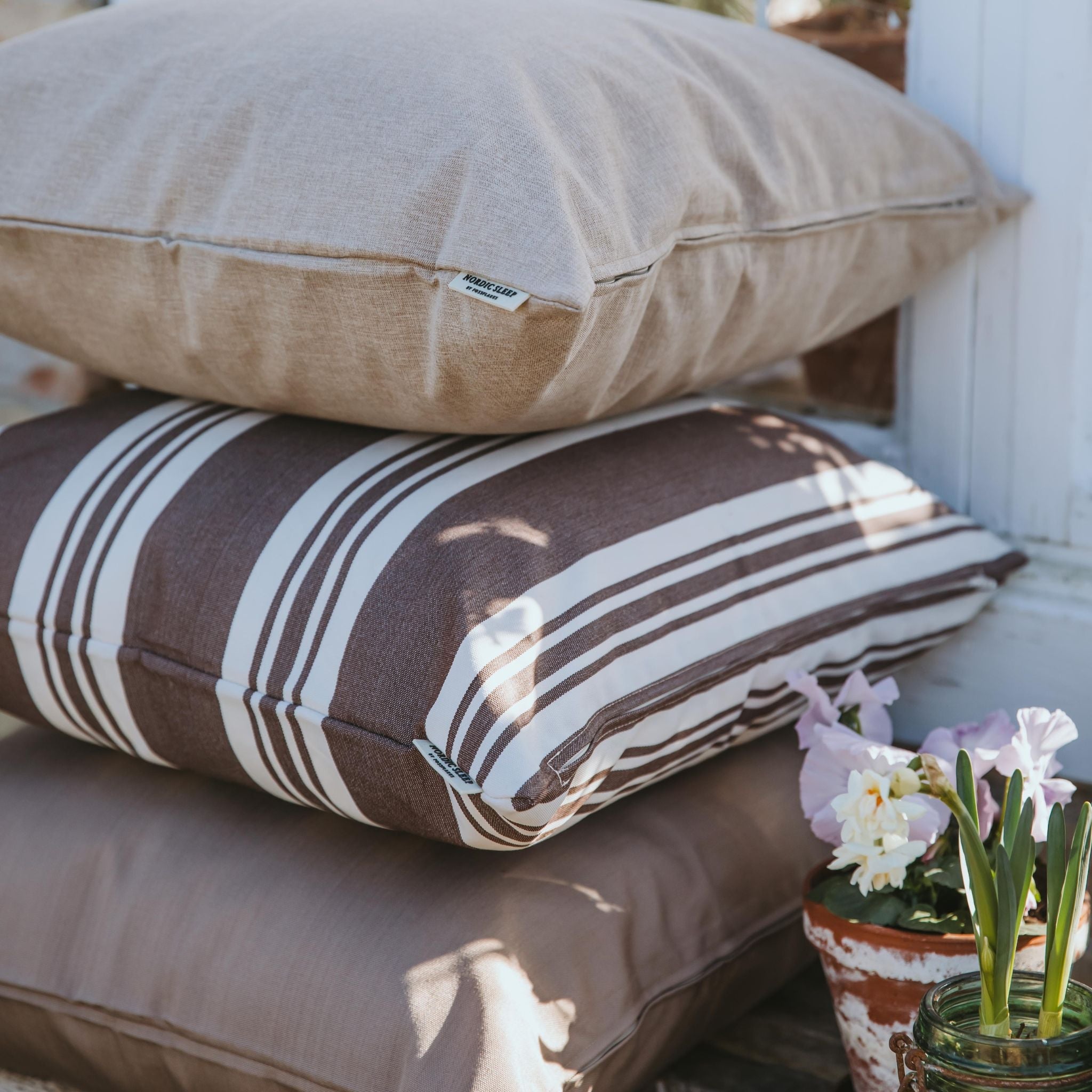 Outdoor-Kissen 50x50 - Dunkelbraun gestreift