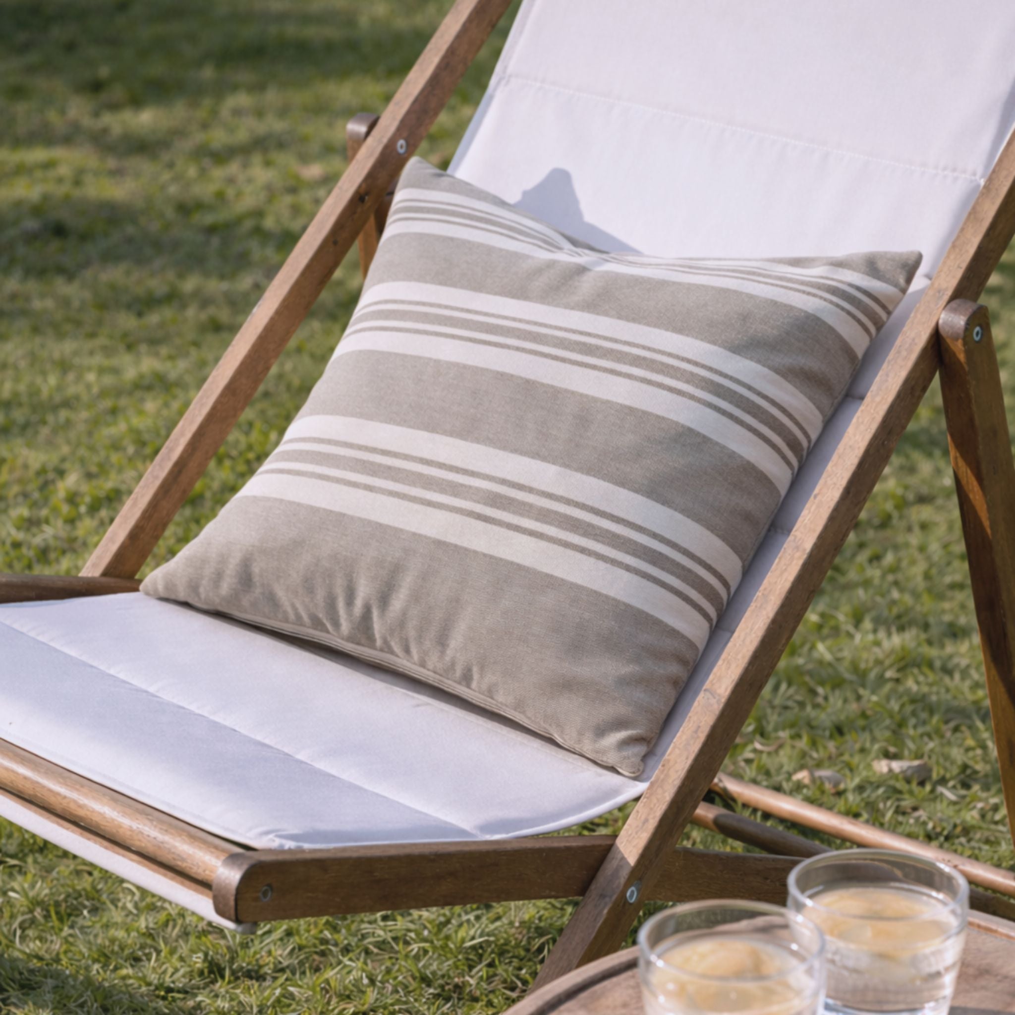 Outdoor-Kissen 50x50 - Grau gestreift