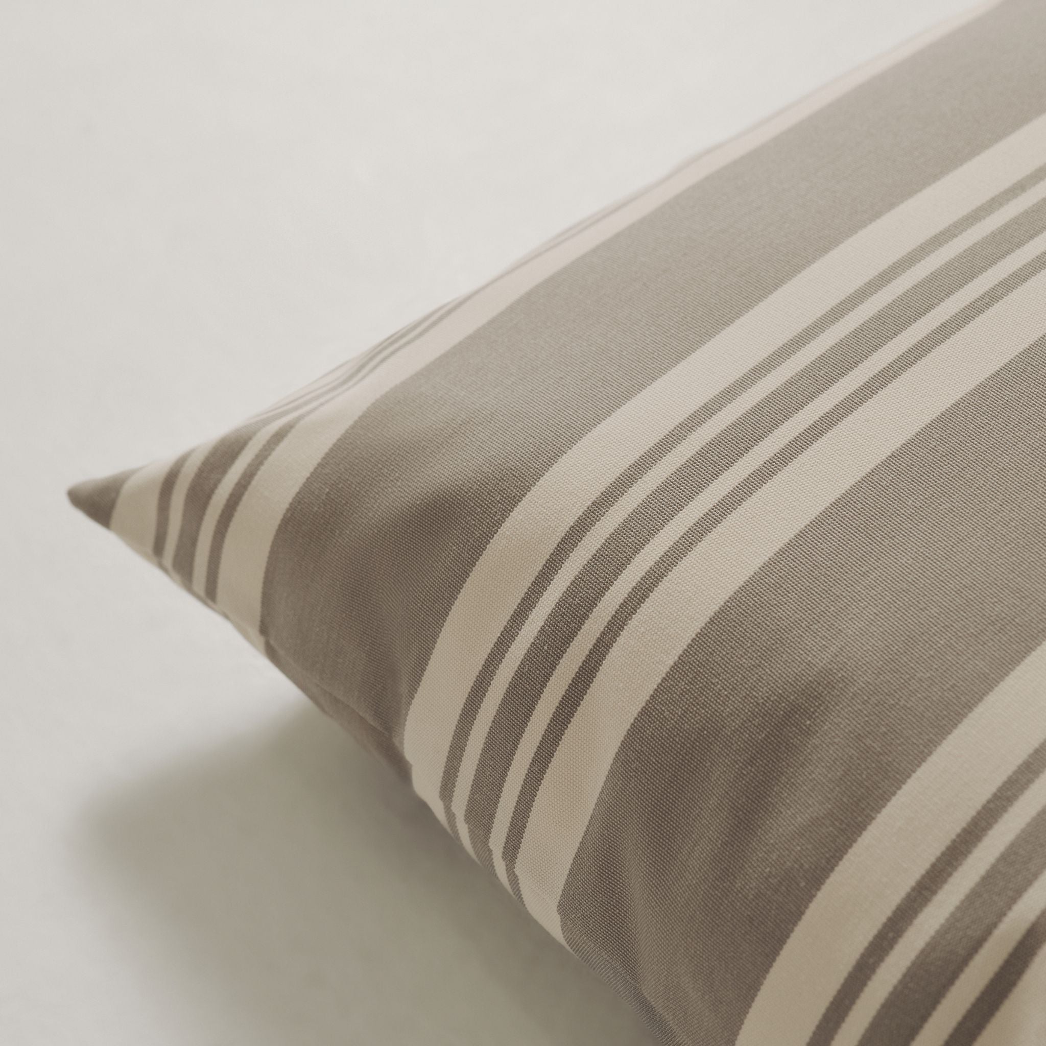 Outdoor-Kissen 50x50 - Grau gestreift