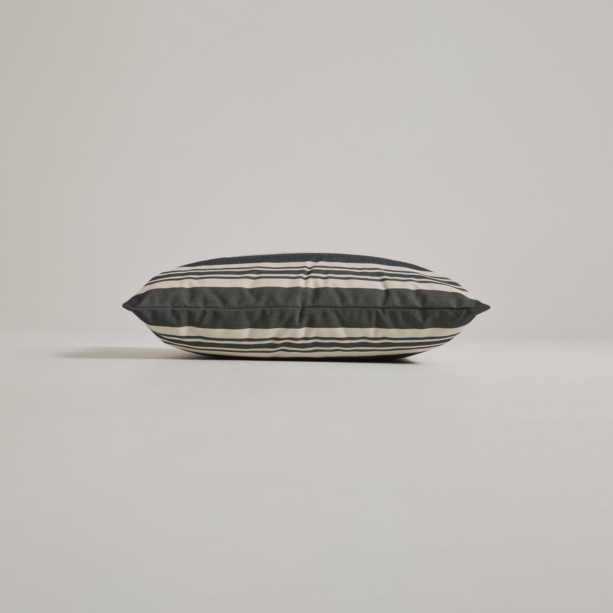 Outdoor-Kissen 40x60 - Navy gestreift