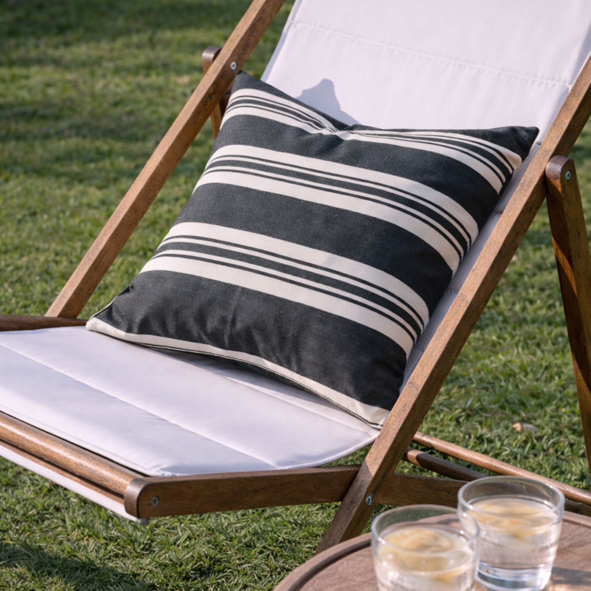 Outdoor-Kissen 50x50 - Navy gestreift