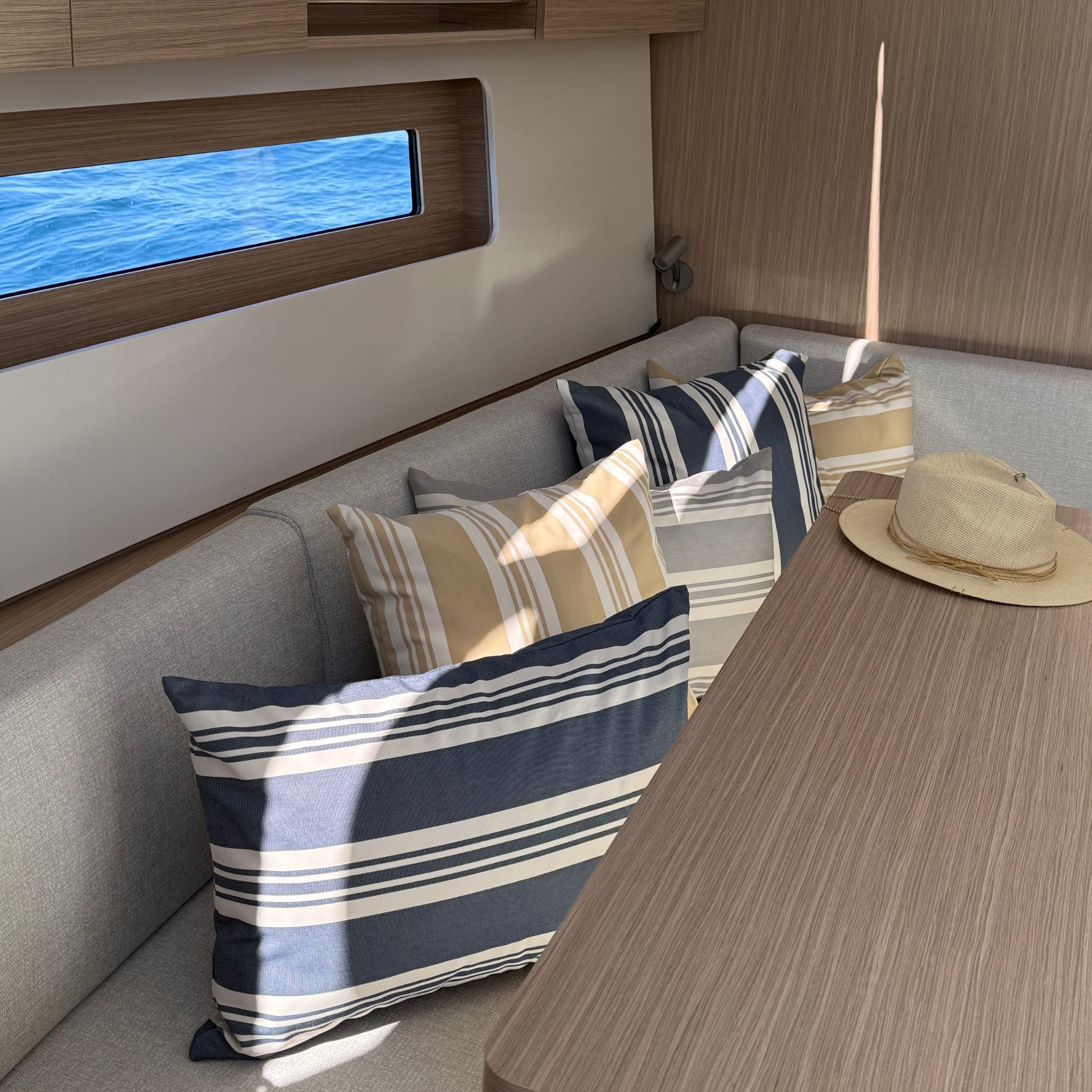 Outdoor-Kissen 50x50 - Beige gestreift