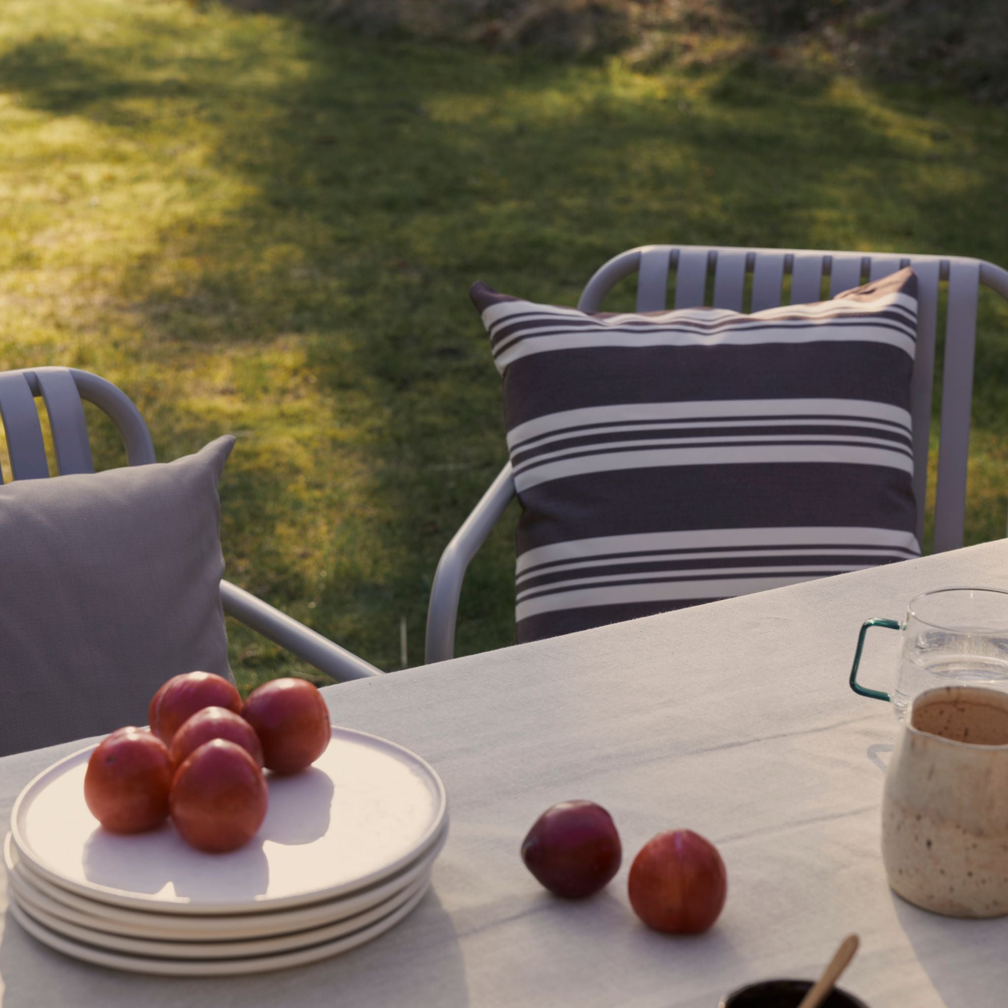 Outdoor-Kissen 50x50 - Dunkelbraun gestreift