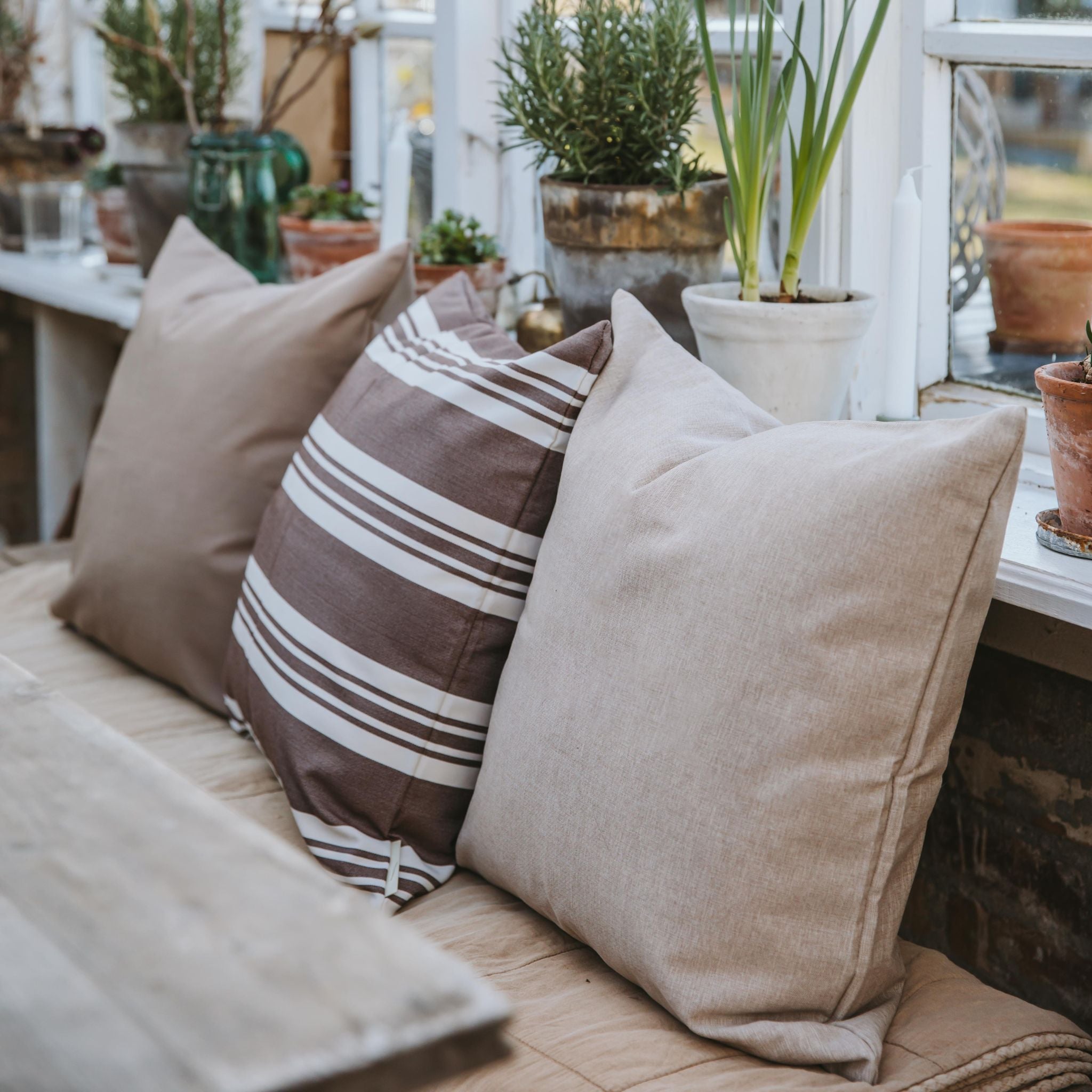 Outdoor-Kissen 40x60 - Dunkelbraun gestreift