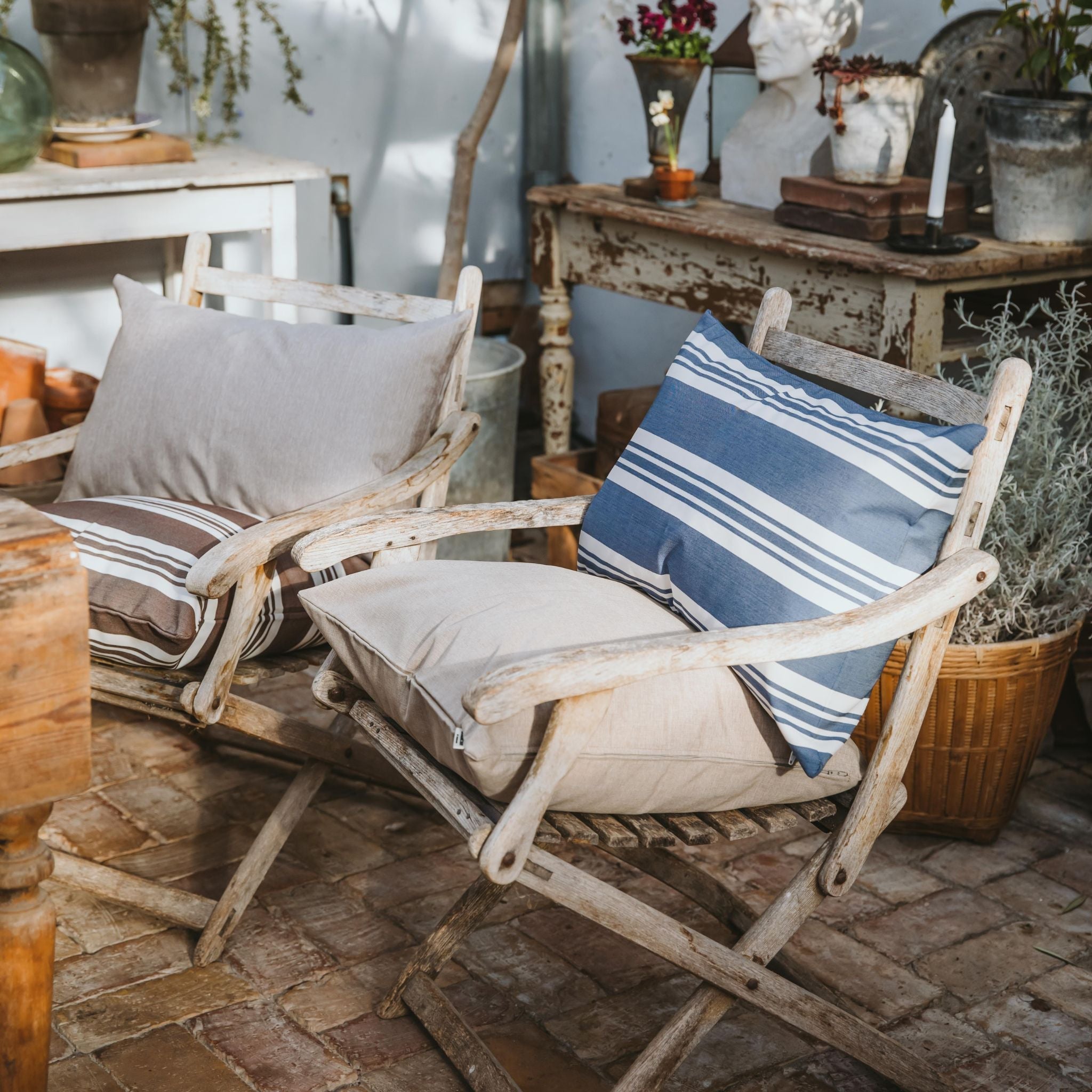 Outdoor-Kissen 50x50 - Dunkelbraun gestreift