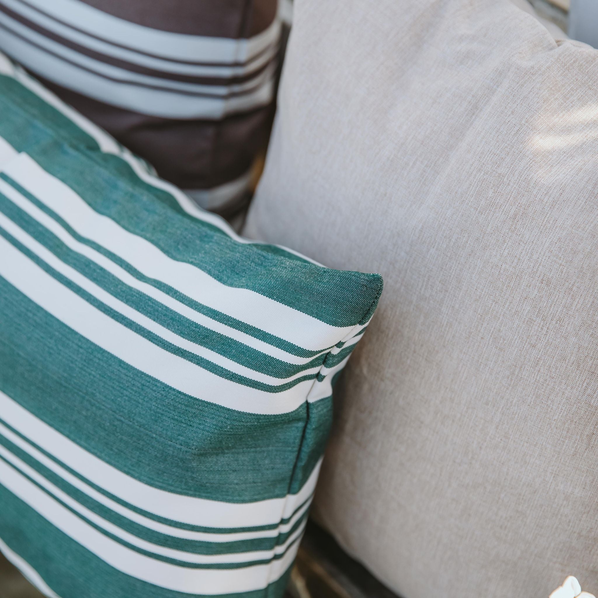 Outdoor-Kissen 50x50 - Dunkelgrün/gestreift