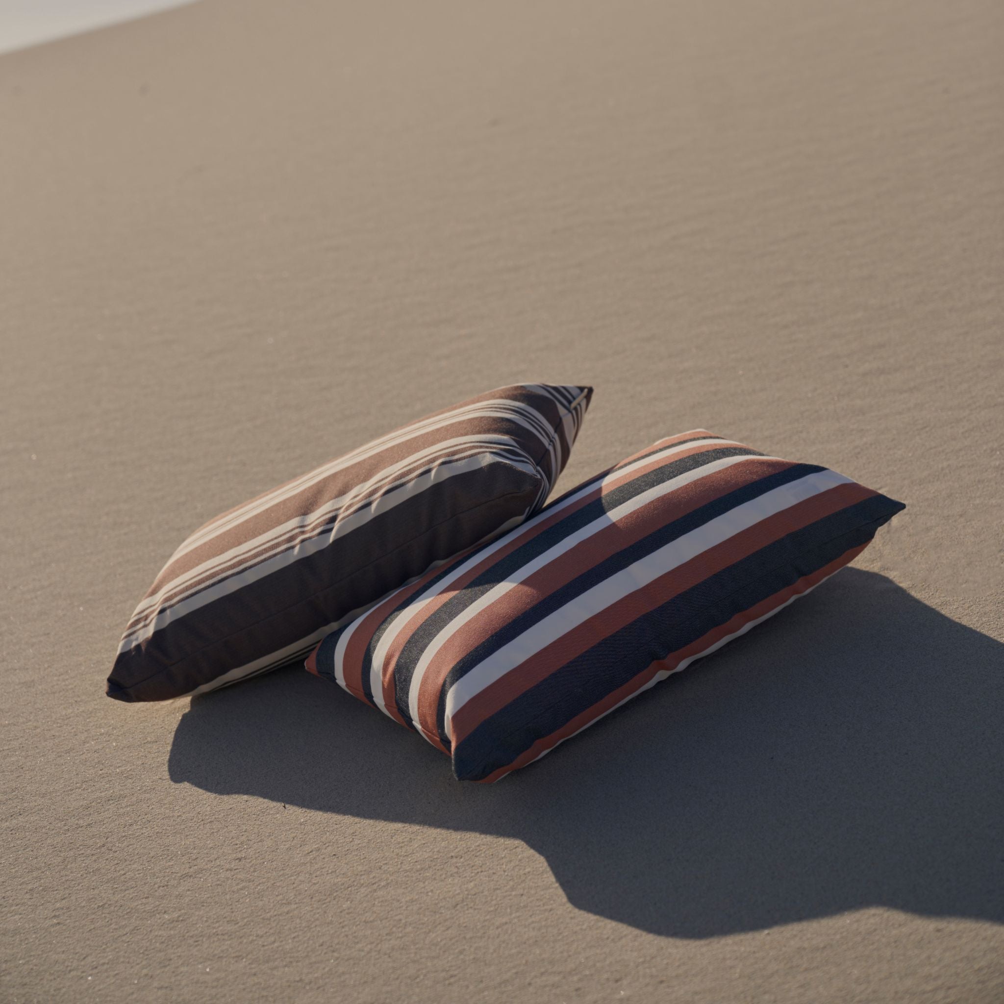 Outdoor-Kissen 40x60 - Terrakotta/Grau gestreift